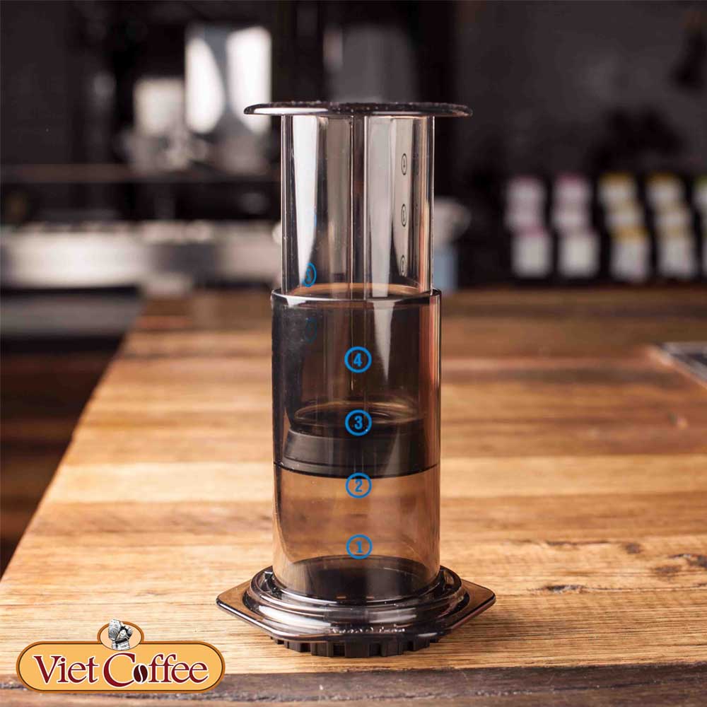 gioi-thieu-cach-pha-ca-phe-bang-binh-AeroPress-cua-viet-coffee